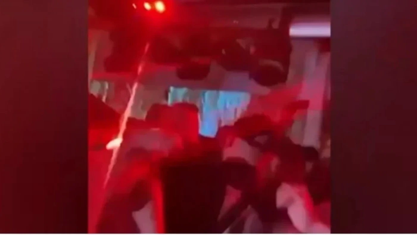 Θεσσαλονίκη: Άγριο ξύλο σε συναυλία τράπερ – Βίντεο ντοκουμέντο