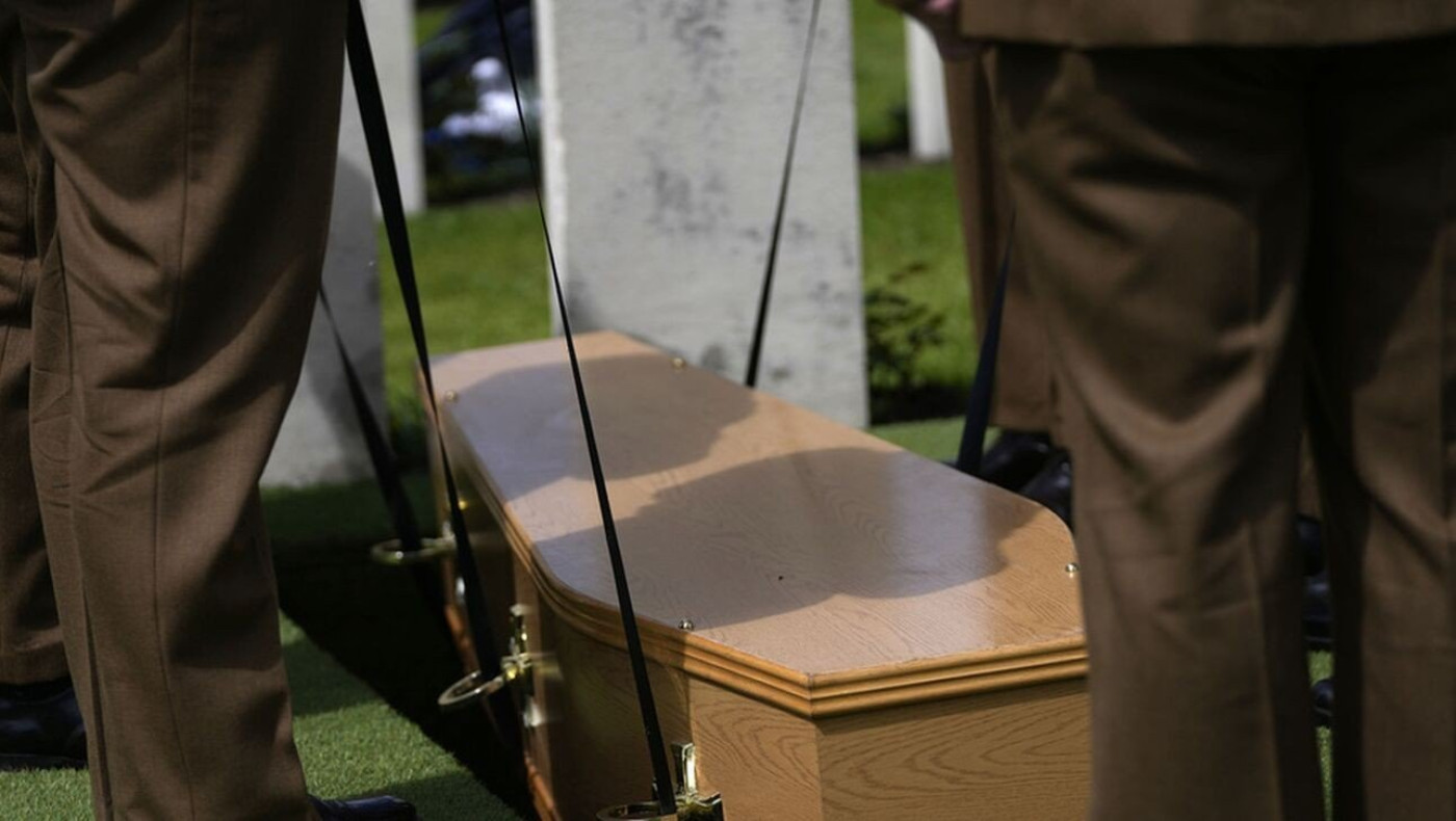 Νεκρή «αναστήθηκε» και άρχισε να φωνάζει μέσα από το φέρετρο- Συγκλονιστικό βίντεο