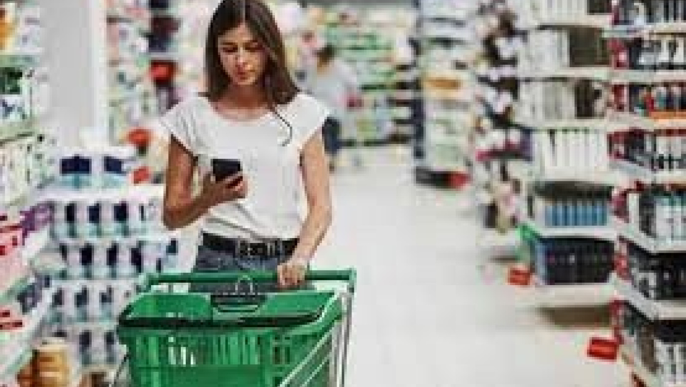 Ακρίβεια: Στροφή σε αγορές φθηνότερων προϊόντων – Τι κόβουν οι καταναλωτές