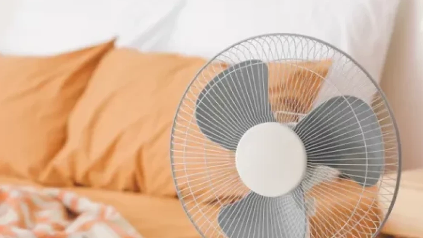 Ανεμιστήρας στο υπνοδωμάτιο: Τα προβλήματα υγείας που προκαλεί