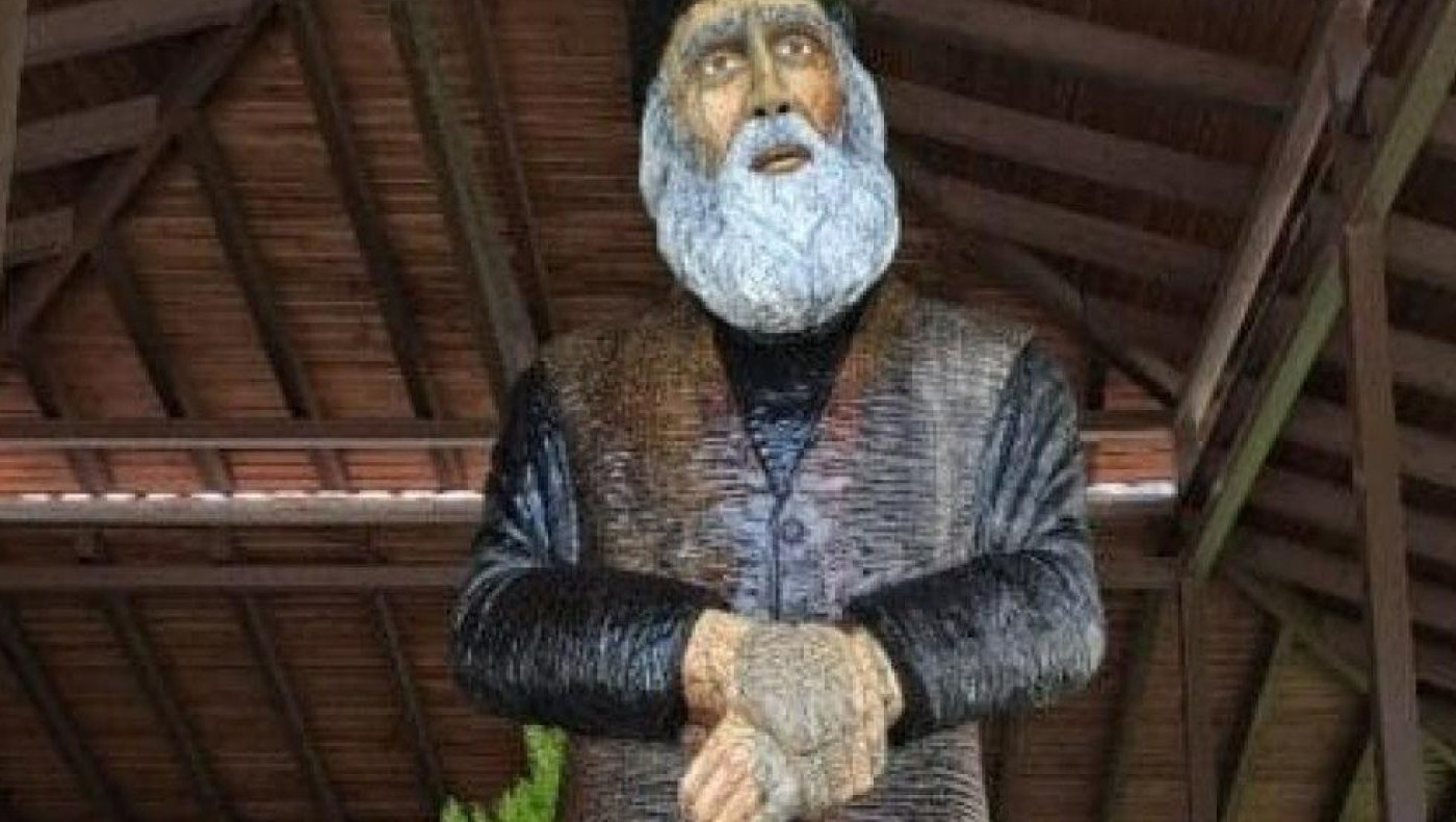 Άγιος Παΐσιος: Μαθητές στην Καλαμπάκα έφτιαξαν ξυλόγλυπτο με τη μορφή του