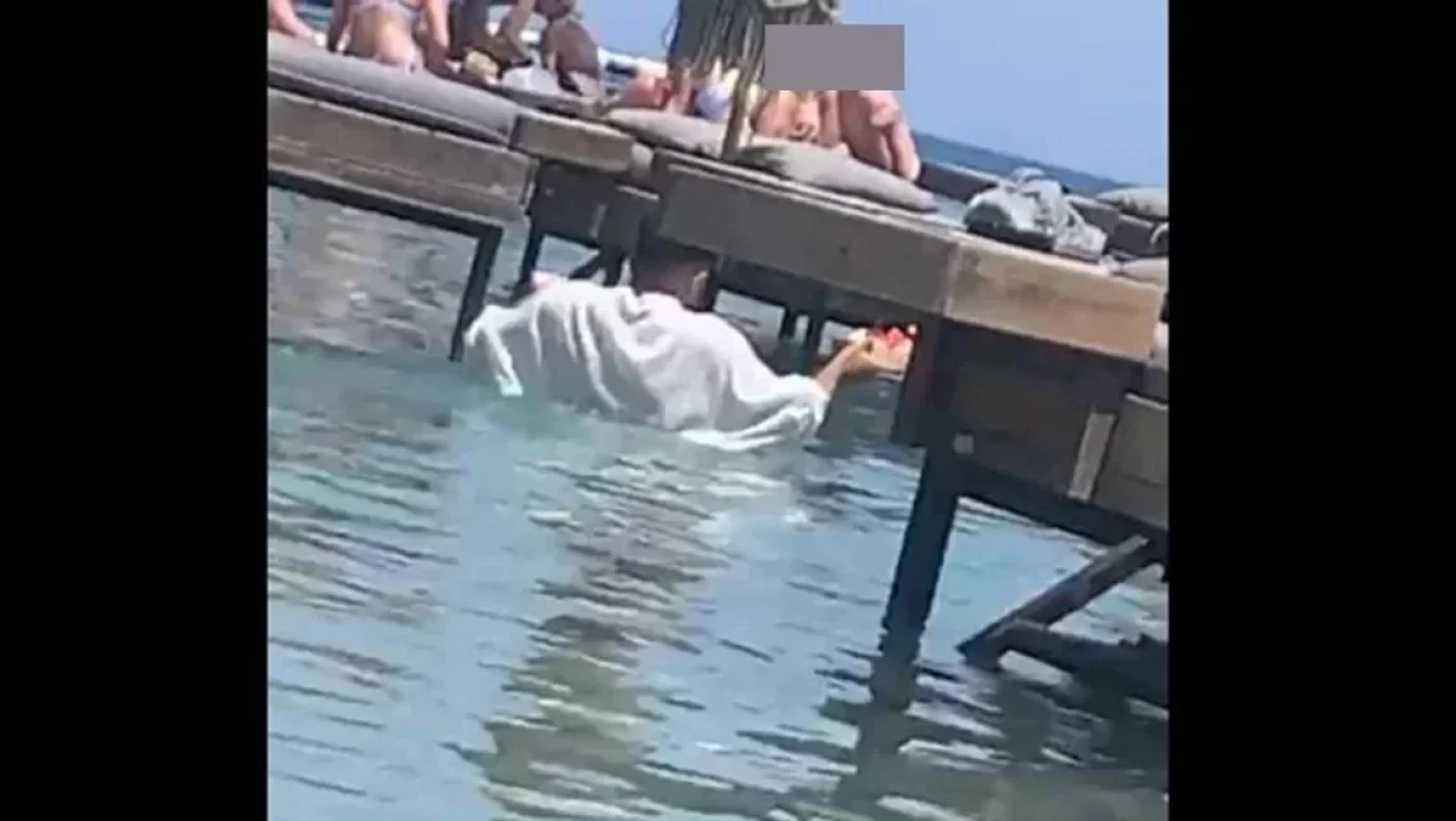 Ρόδος: «Παίρνει 3.000 ευρώ τον μήνα - Το έκανε για τα τυχερά του», λέει ο ιδιοκτήτης του beach bar για τον εργαζόμενο