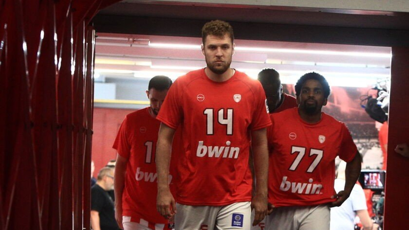 ΟΡΙΣΤΙΚΟ: Ο Βεζένκοφ στους Σακραμέντο Κινγκς