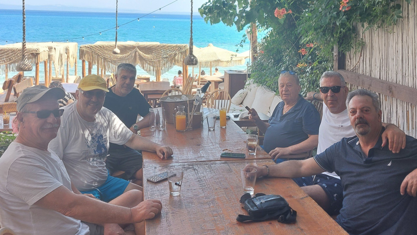 Πώς δροσίζεται στον καύσωνα ο...Ηρακλής!