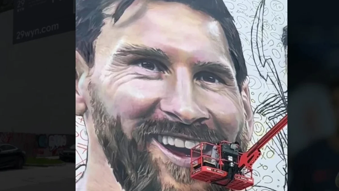 Ανέβηκε στον γερανό για χάρη του Μέσι ο Μπέκαμ- Έβαλε την... πινελιά του σε τοιχογραφία του Αργεντίνου