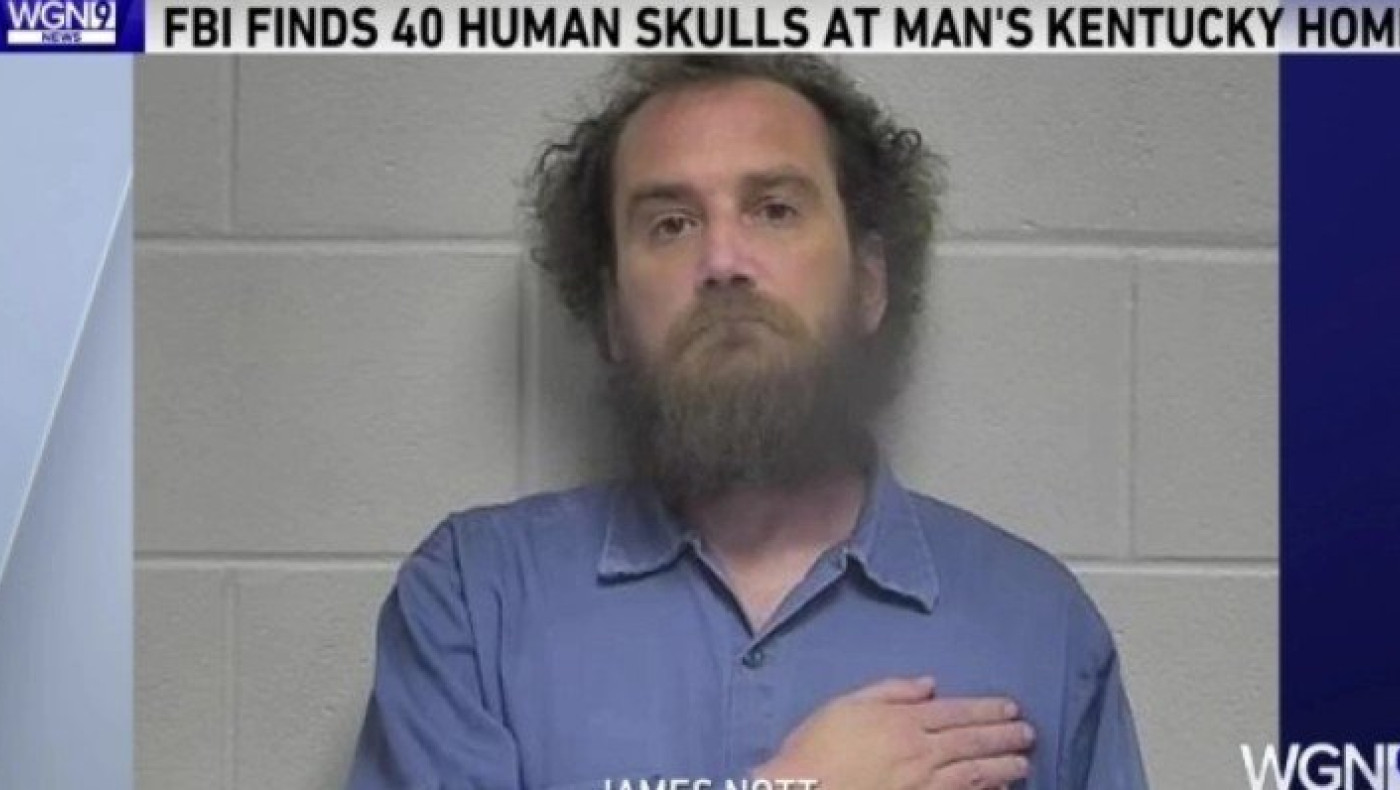 ΗΠΑ: Νεκρόφιλος κοιμόταν με τα οστά φίλων του και μετά τα πωλούσε στο Facebook! (vid)