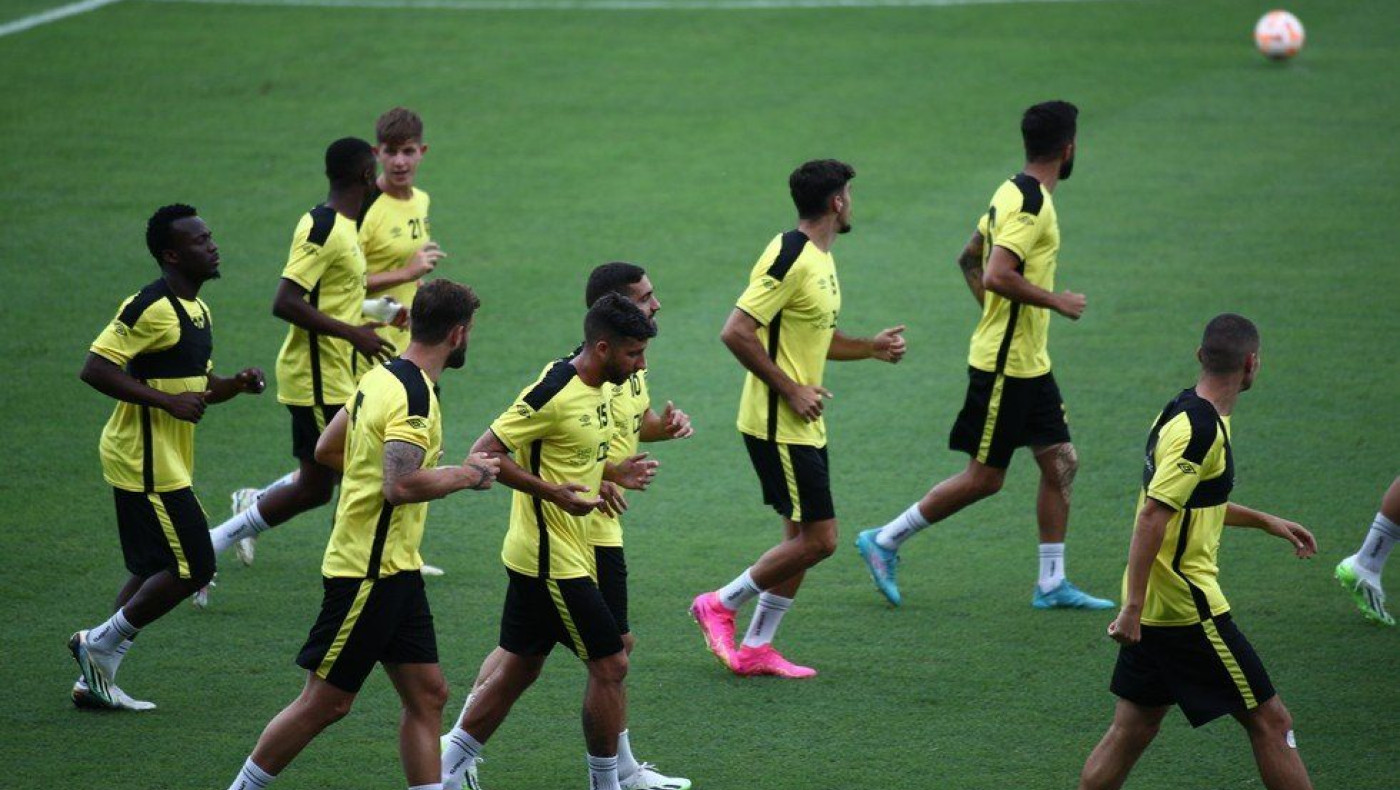 Αφόρητη ζέστη και υγρασία κατά την προπόνηση της Μπεϊτάρ - Τα πλάνα για την Τούμπα (pics)