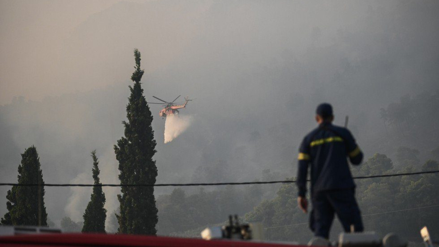 Ανεξέλεγκτη η φωτιά στη Μαγνησία με συνεχείς εκκενώσεις οικισμών τα ξημερώματα