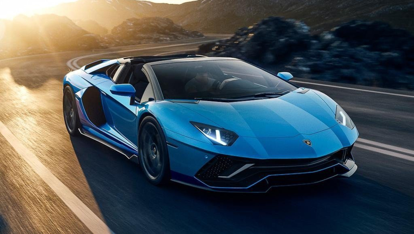 Βίντεο που...πονάει: Παρκαδόρος χτύπησε αυτοκίνητα 800.000 ευρώ!