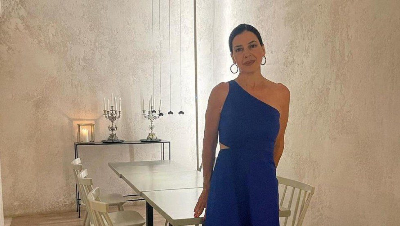 H Ναταλία Δραγούμη ποζάρει με μαύρο μπικίνι στην Πάτμο: «Γέλα γιατί χανόμαστε»