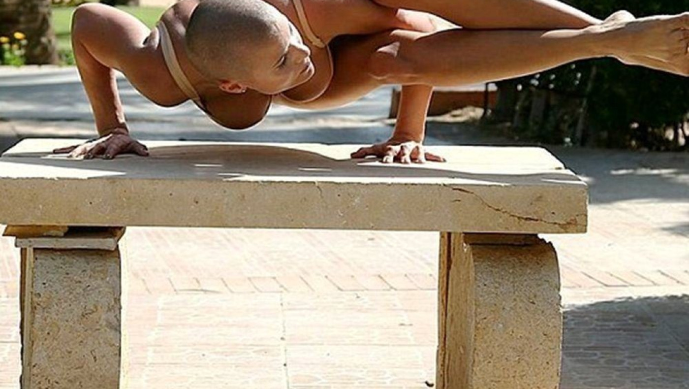 Ρωσίδα δασκάλα γιόγκα βάζει φωτιά στο Instagram με τις ημίγυμνες πόζες της