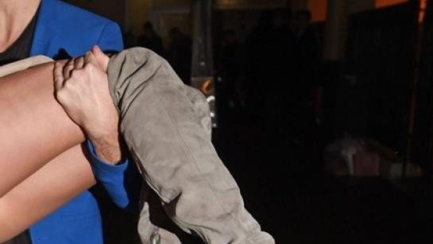 Την πήρε αγκαλιά και φάνηκαν όλα!!! (Pics)