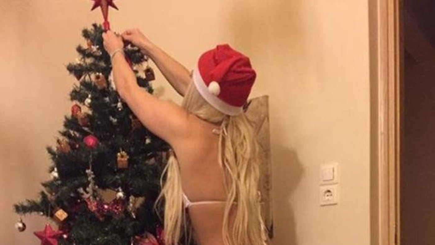 Ελληνίδα αθλήτρια τα πέταξε όλα για να στολίσει το δέντρο! (pics)