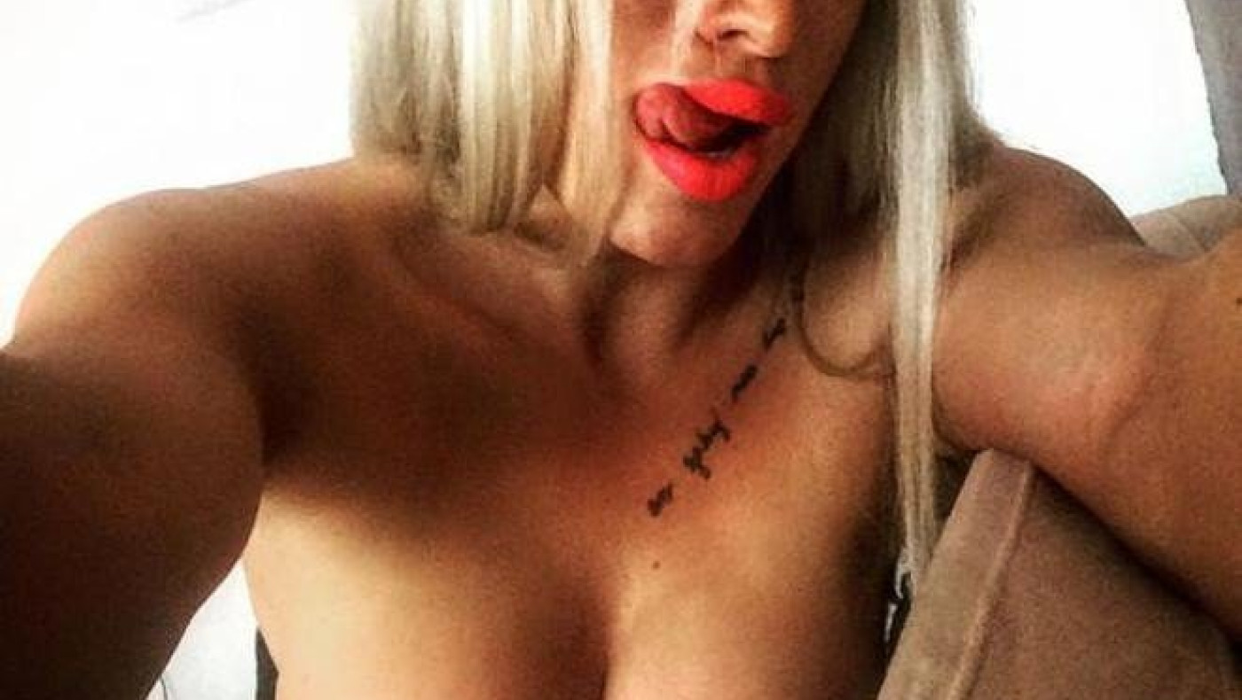 Το «καυτό» facebook της Ντένης Λαζάρου! (pics)