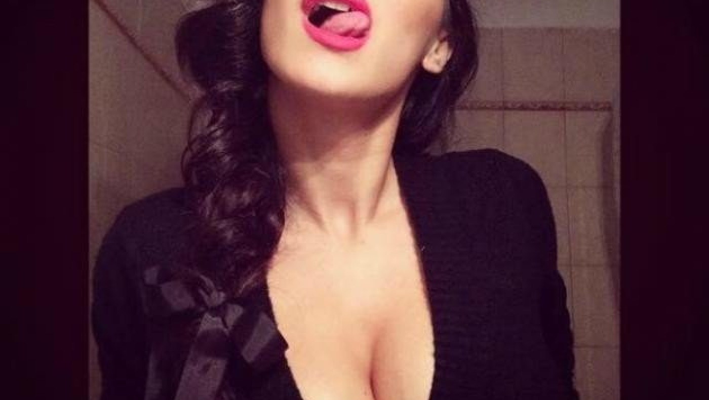 Διάσημη δεν είναι αλλά έχει τρελάνει το Facebook (Pics)