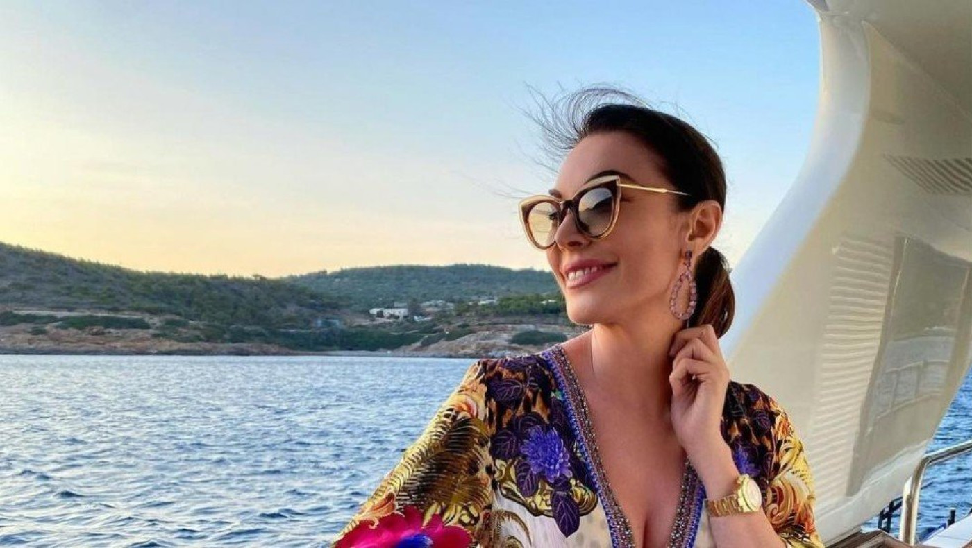 Η Τατιάνα Στεφανίδου κάνει διακοπές στους Παξούς με σκάφος και... καυτό μαύρο μπικίνι