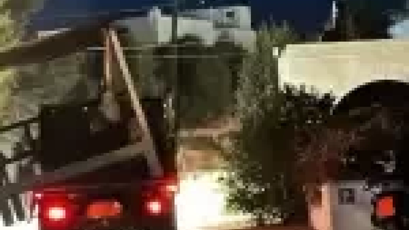 Μετά τους ελέγχους, στη Ναξο άπλωσαν... νύχτα τα ομπρελοκαθίσματα