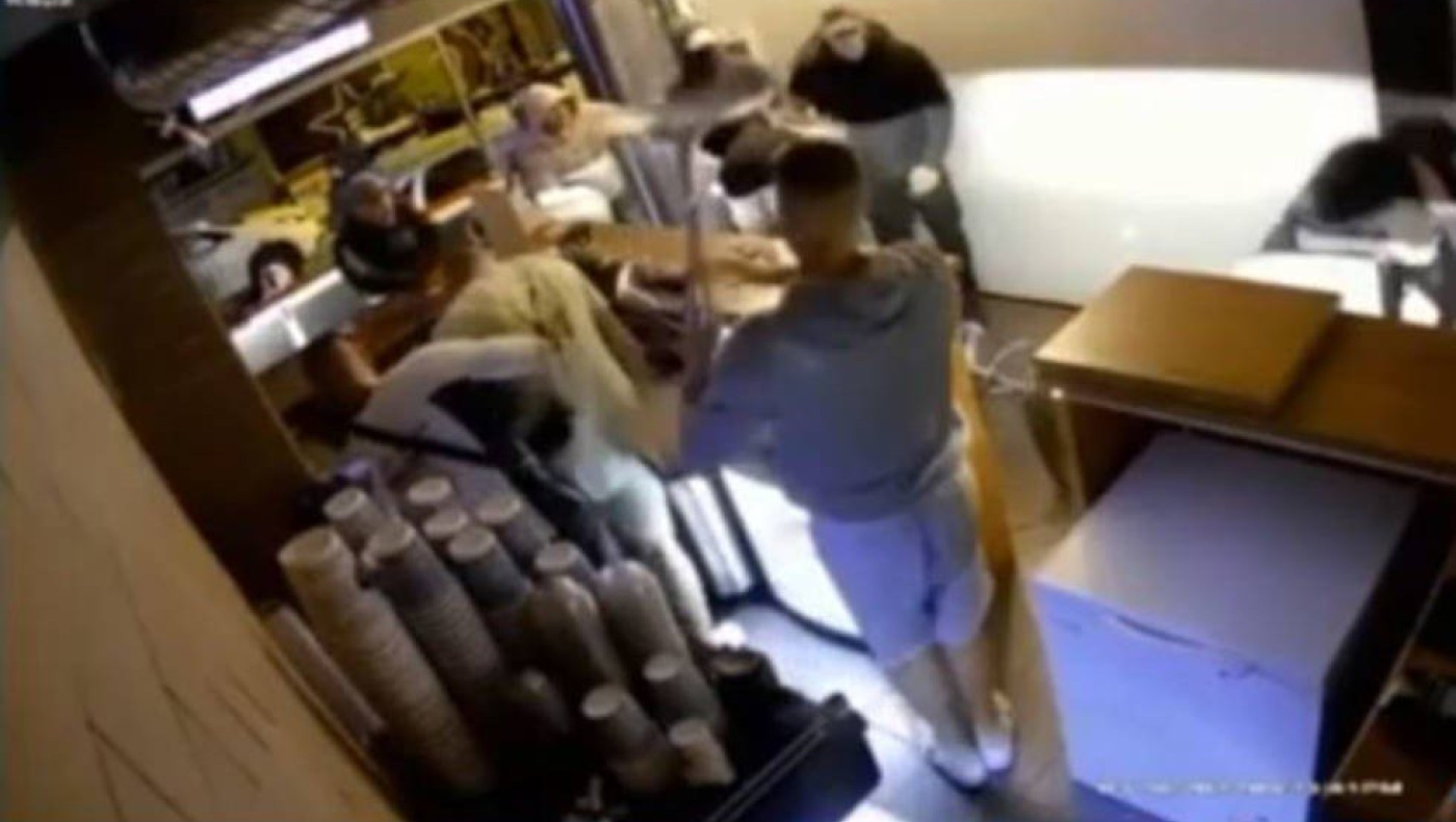 «Δίκη στο Open»: Το βίντεο της προηγούμενης επίθεσης στον ιδιοκτήτη της καφετέριας