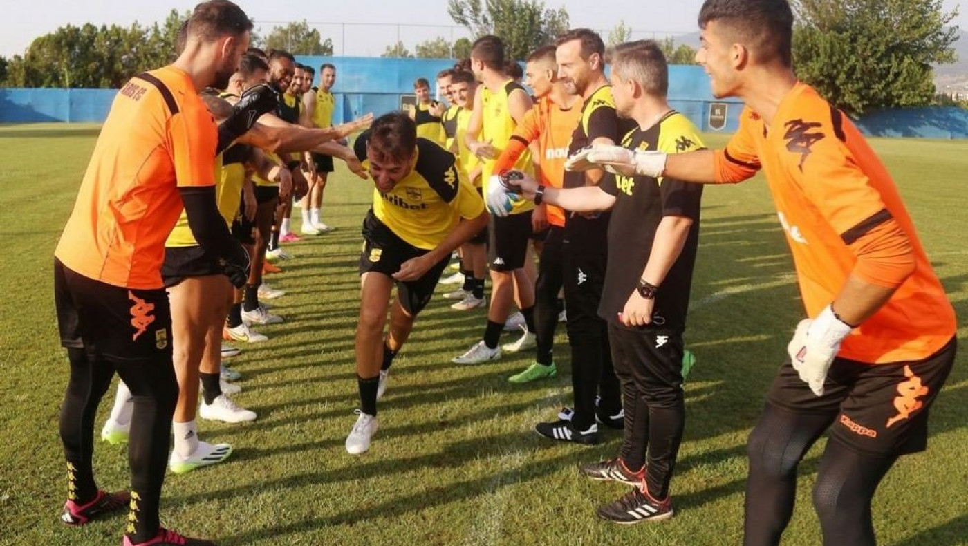 Άρης: Πρώτη προπόνηση με Μάντζιο, υποδοχή με... φάπες στον Πάρντο