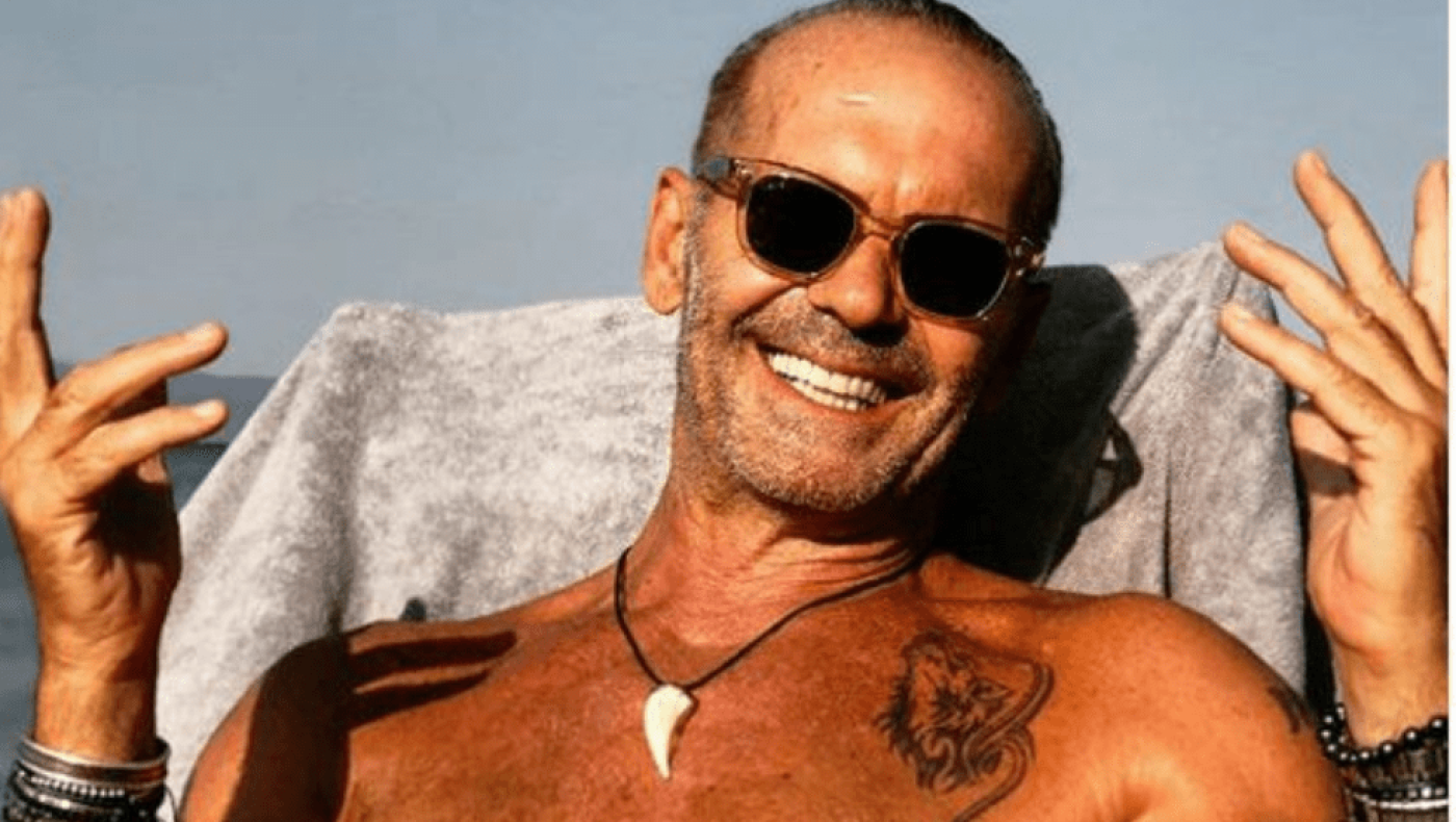 Στη Μύκονο με εκλεκτή παρέα ο Κωστόπουλος: Πασίγνωστη ξανθιά παρουσιάστρια βρέθηκε στο τραπέζι του