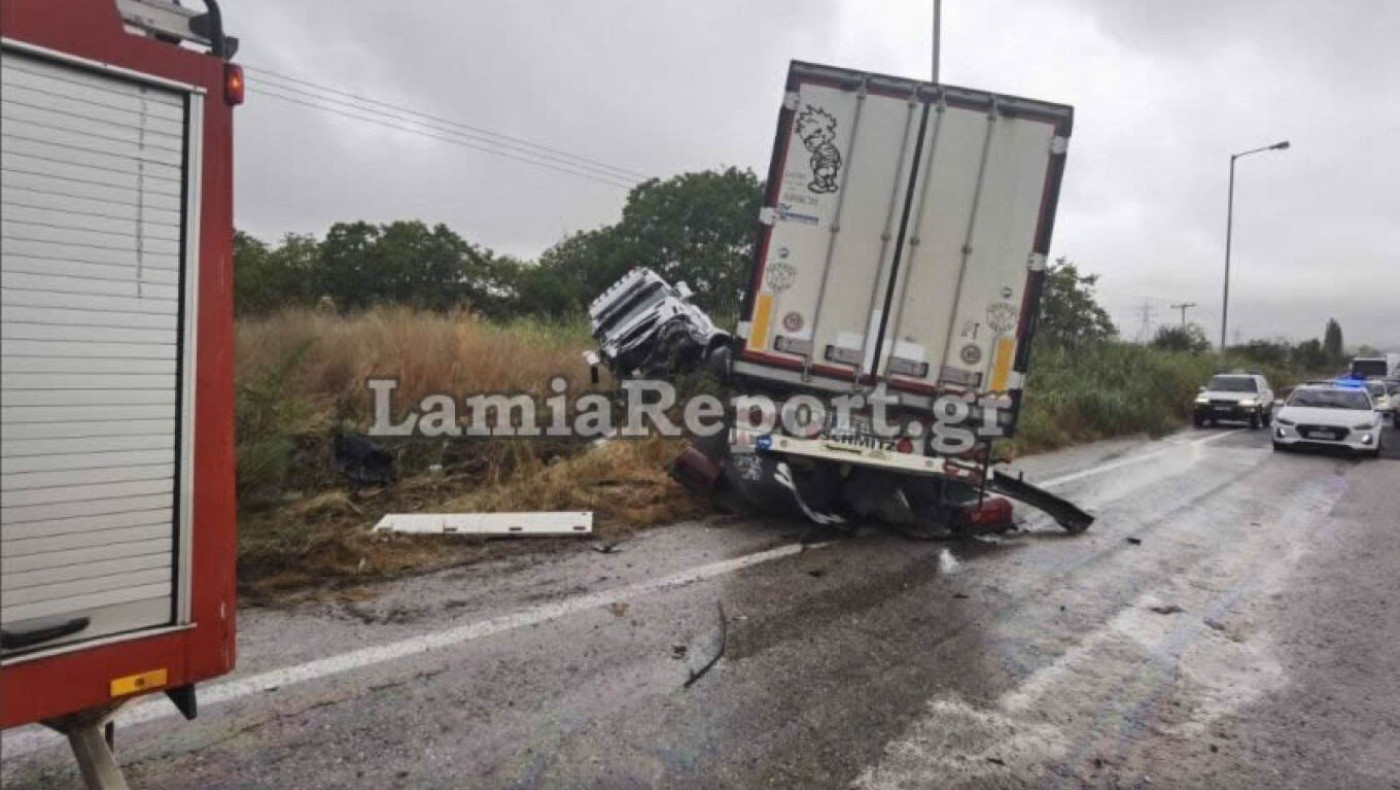 Νταλίκα «διέλυσε» δύο αυτοκίνητα στην Εθνική Οδό Λαμίας - Δομοκού - Νεκρή η μία οδηγός