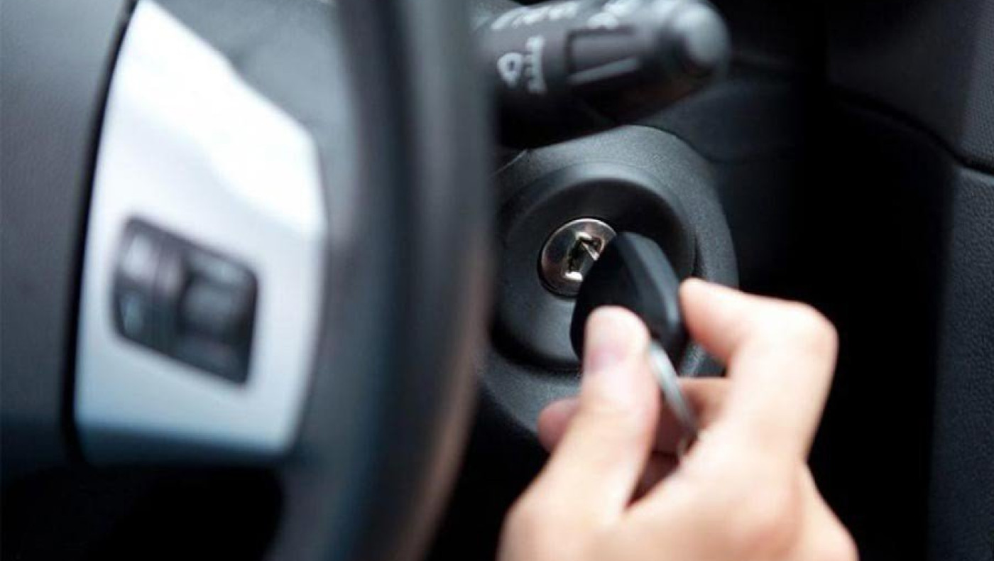 Τι θα συμβεί αν γυρίσω το κλειδί της μίζας εν κινήσει;