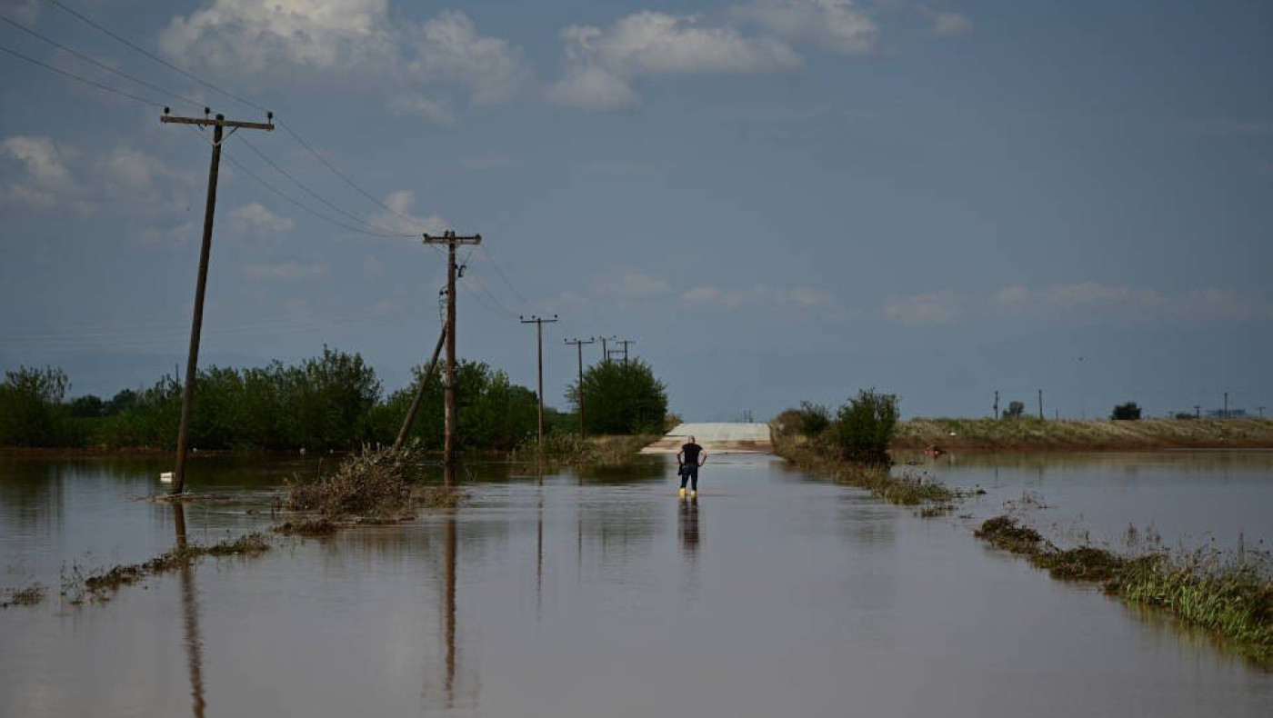 Κακοκαιρία Daniel: Μήνυμα 112 για εκκένωση χωριών στον Τύρναβο-Έσπασε ανάχωμα του Πηνειού