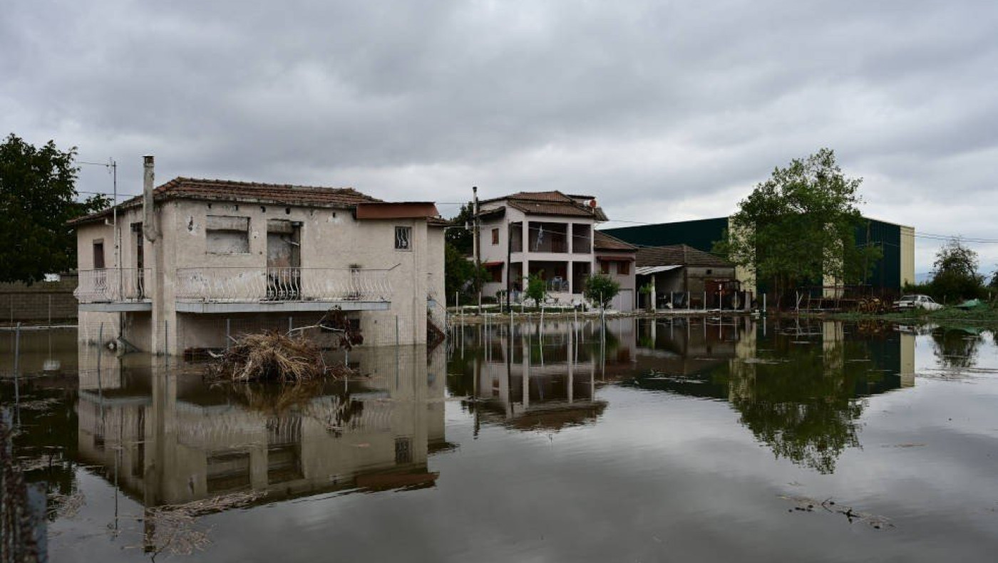 Καρδίτσα: «Είμαστε όλο το χωριό εγκλωβισμένοι σε μια καφετέρια»