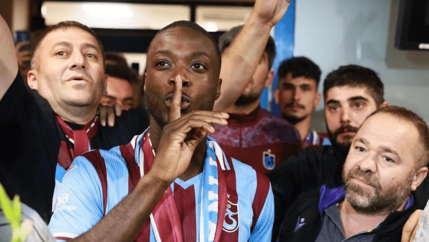 Θερμή υποδοχή στον Πεπέ: Έγινε ένα με τους οπαδούς της Τραμπζονσπόρ (Vid)