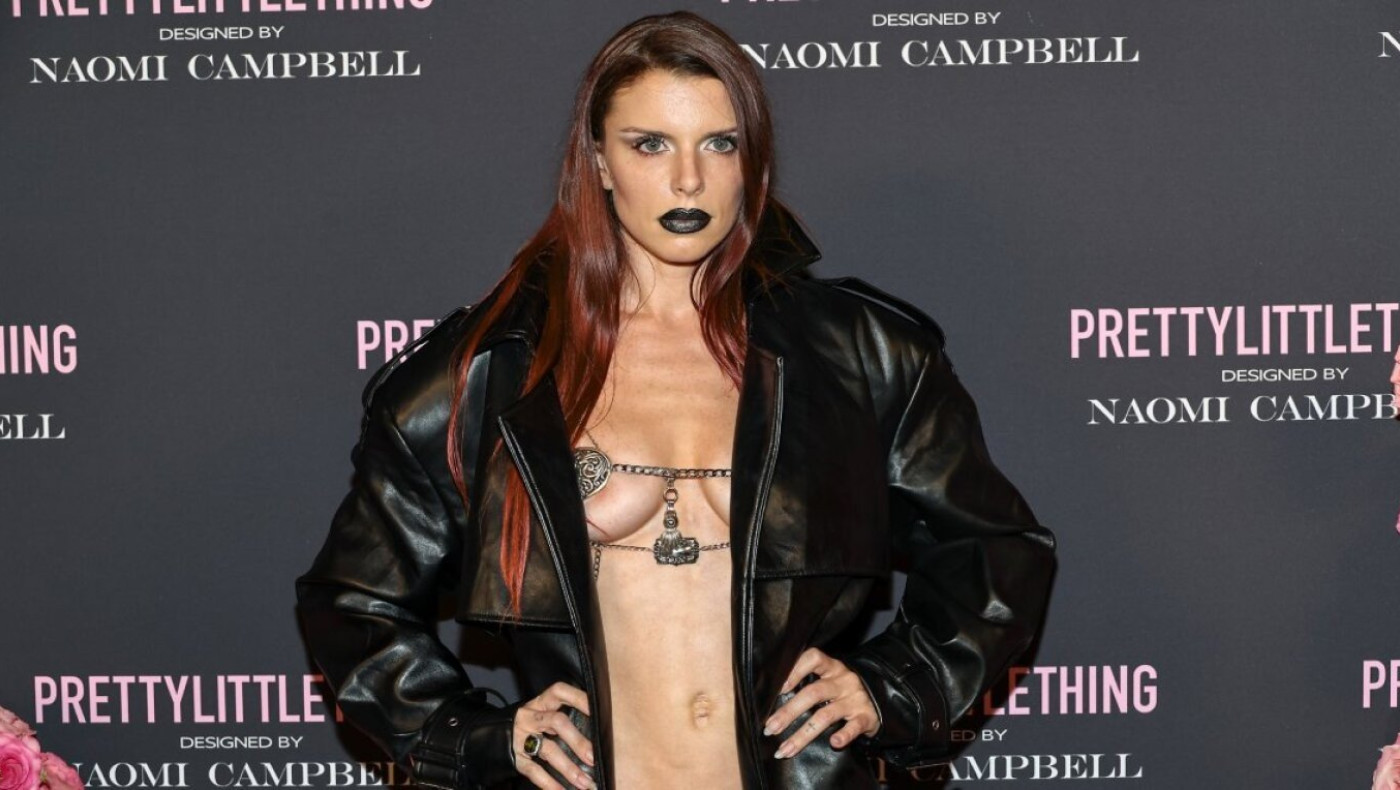 Προκάλεσε χαμό με την εμφάνισή της η Τζούλια Φοξ