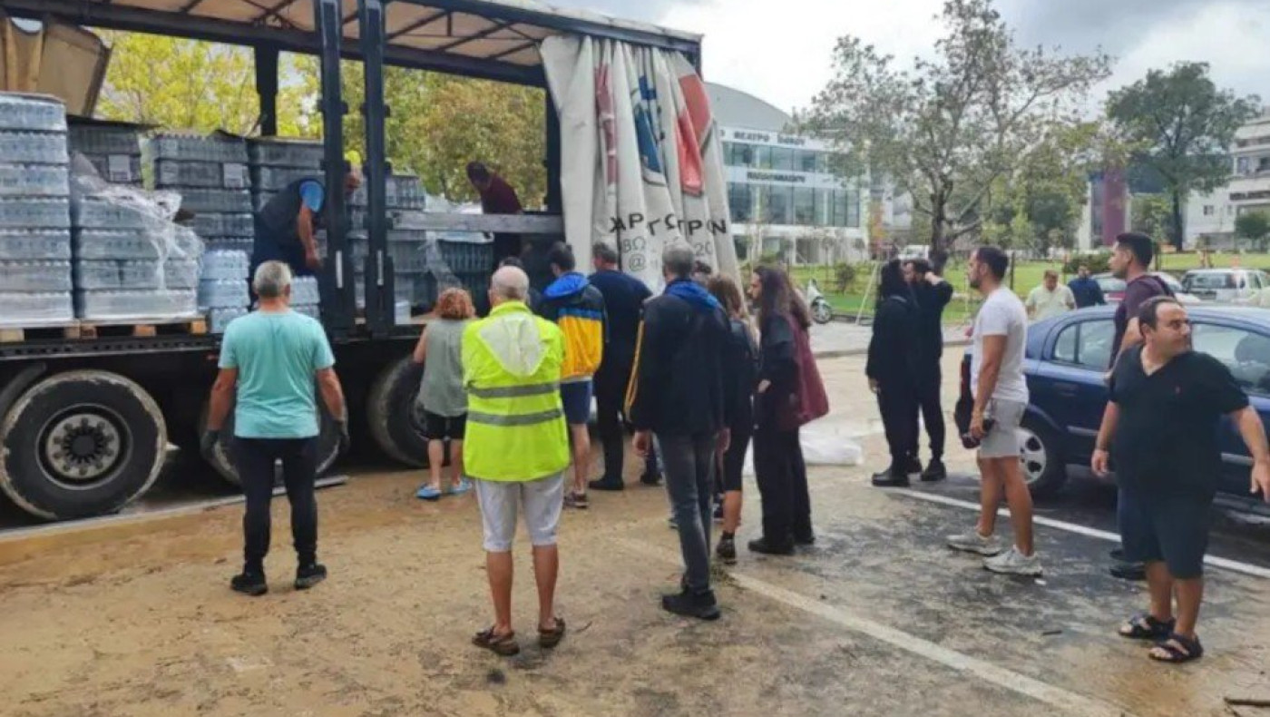 Βόλος: Χωρίς νερό εδώ και μέρες οι κάτοικοι, παίρνουν μπουκάλια με δελτίο