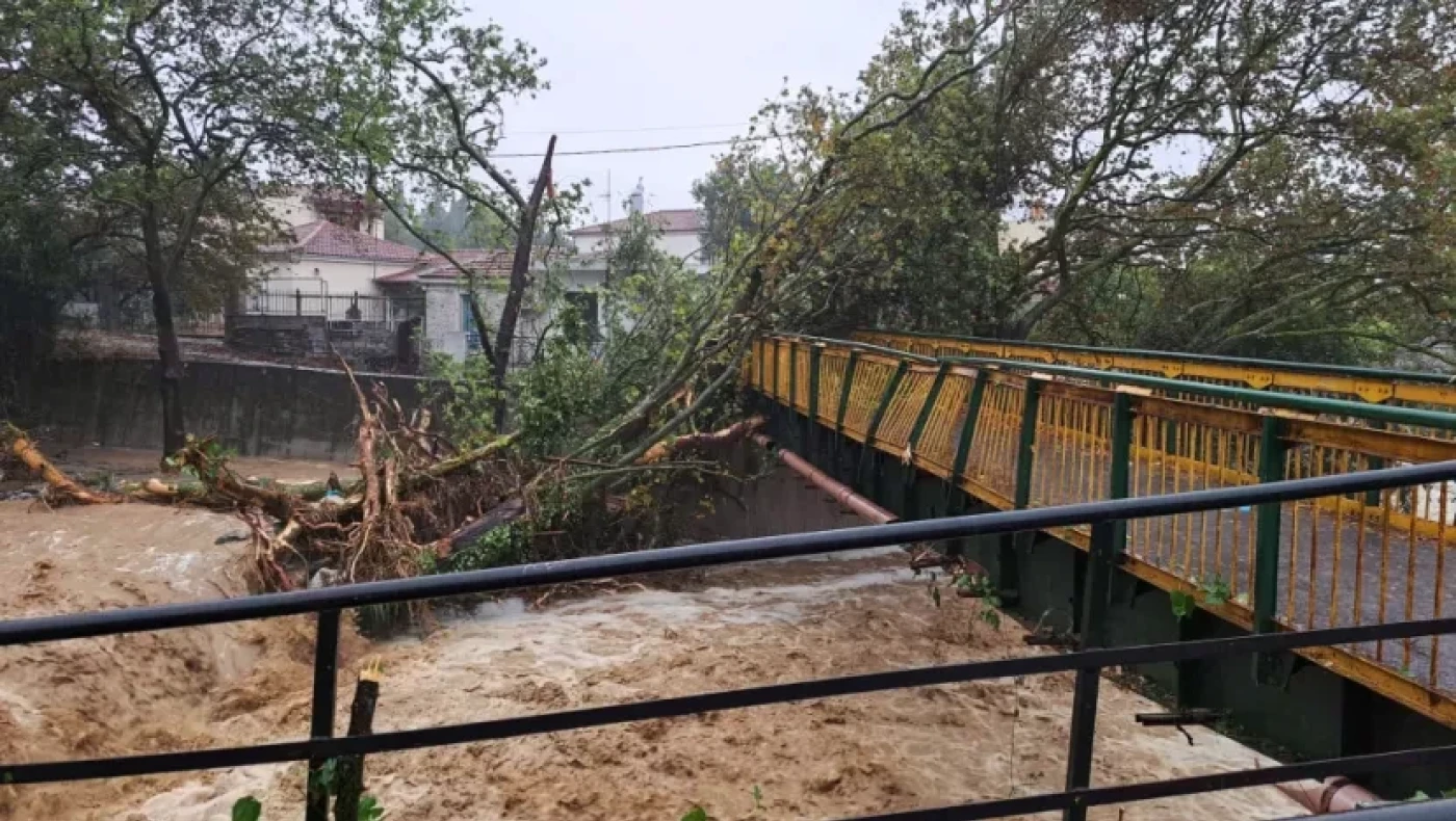 Εκόνες βιβλικής καταστροφής σε Βόλο και Πήλιο
