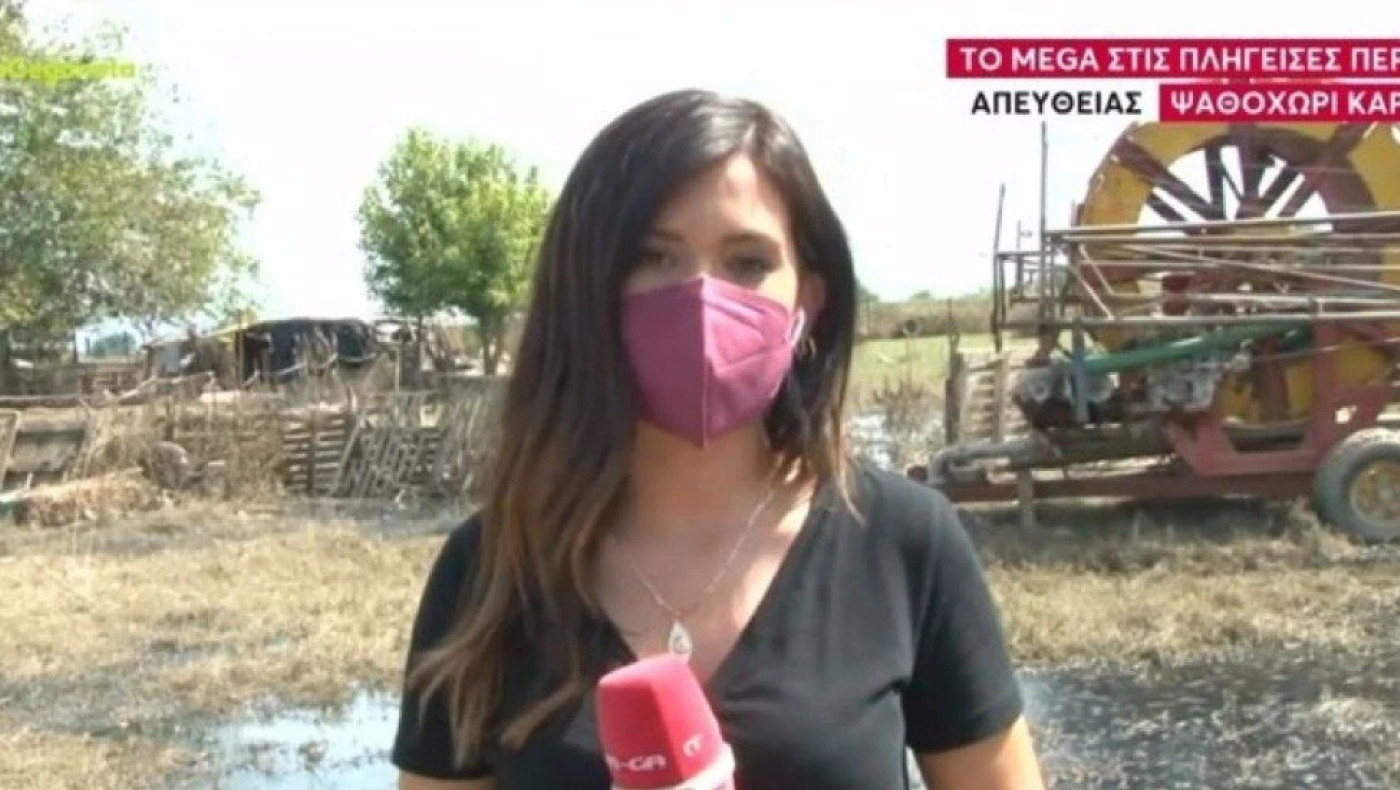 Απρόοπτο σε ζωντανή μετάδοση – Ρεπόρτερ είδε φίδι σε πλημμυρισμένο χωράφι