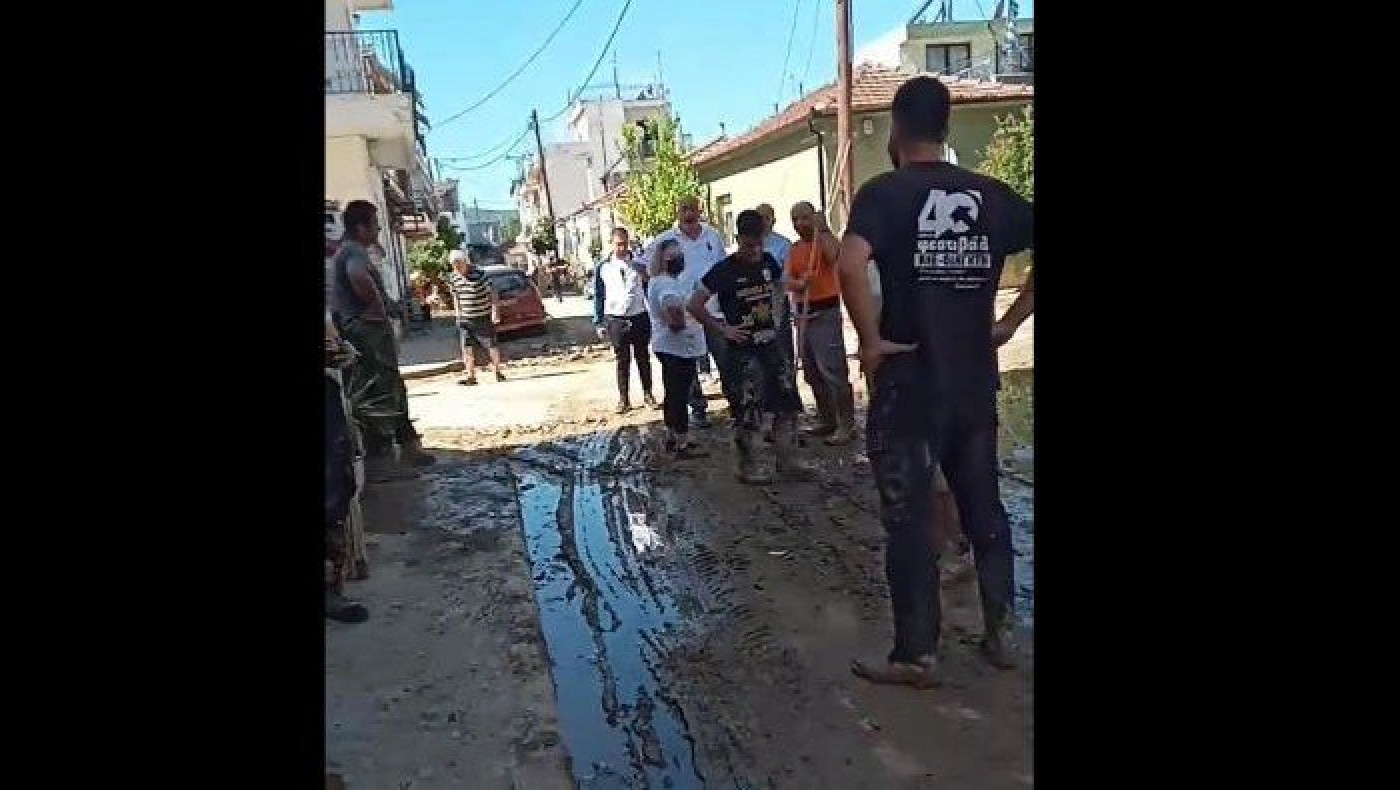 Βόλος: Επεισόδιο Μπέου με εθελοντές της ΚΝΕ και εξαγριωμένους κατοίκους-«Σήκω φύγε μ@λ@κ@ χοντρέ» (video)