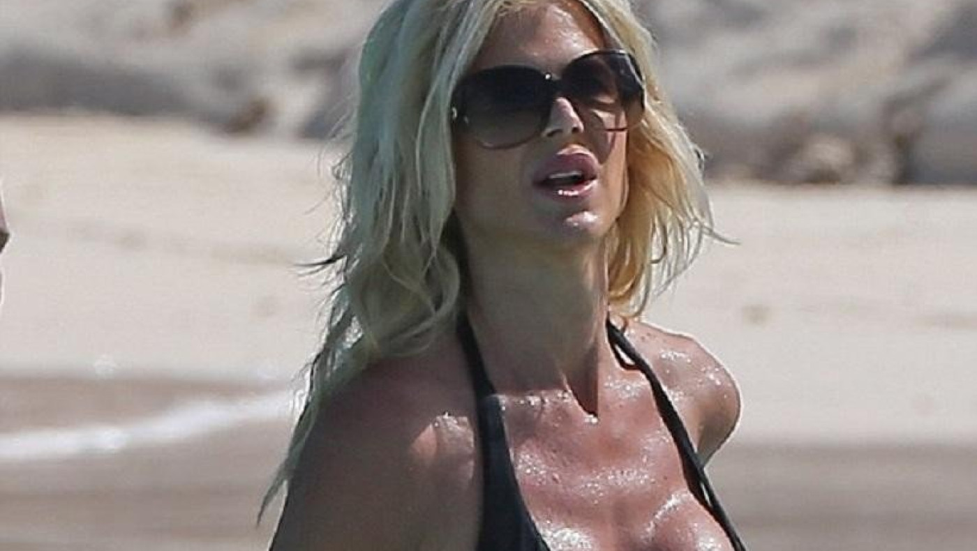 Απολαμβάνει τα μπάνια της η Βικτόρια Σίλβστεντ! (pics & vid)