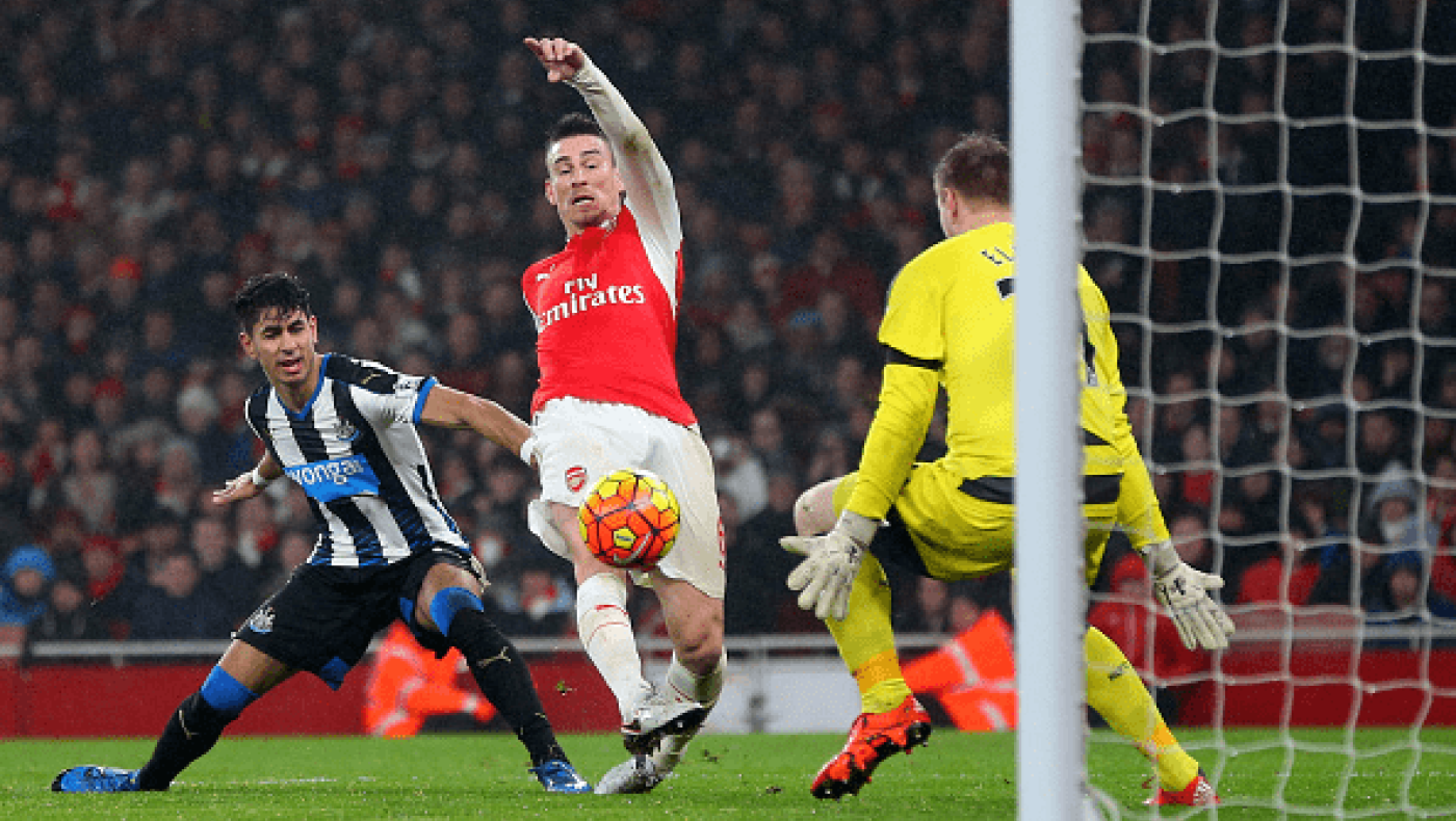 Με το δεξί και μόνη στην κορυφή η Άρσεναλ - Rooney is back! (videos)