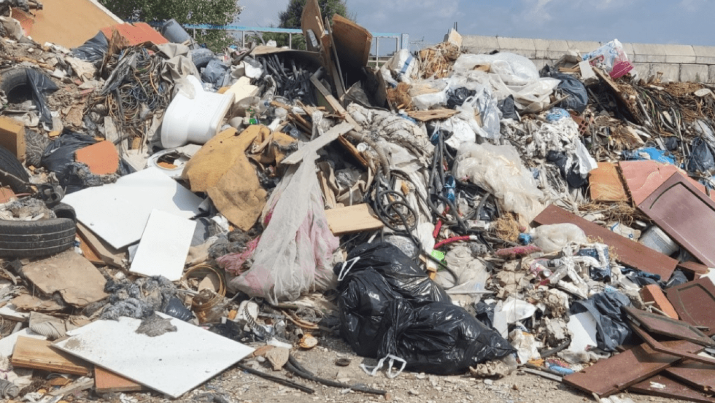 Θεσσαλονίκη: Χειροπέδες σε Αλβανούς που έριχναν μπάζα  μέσα σε χωράφι