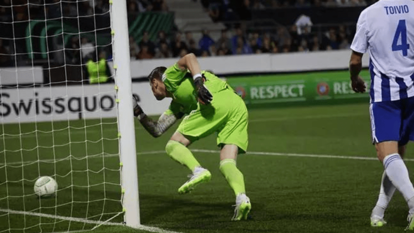 Ο γκολκίπερ της Ελσίνκι τα έριξε στον… Μπράντον για το γκολ του Ντεσπόντοφ