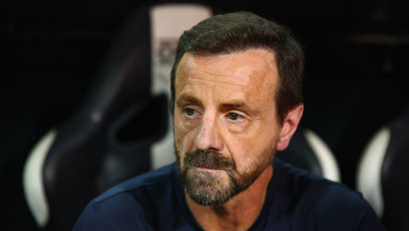 Το σκέφτεται για τον άξονα