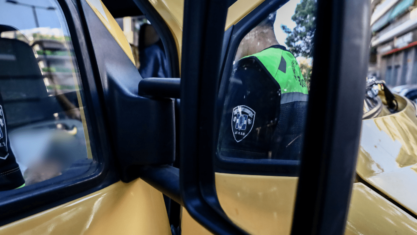 Διπλοπαρκάρισμα: Το πρόστιμο και αφαίρεση πινακίδων