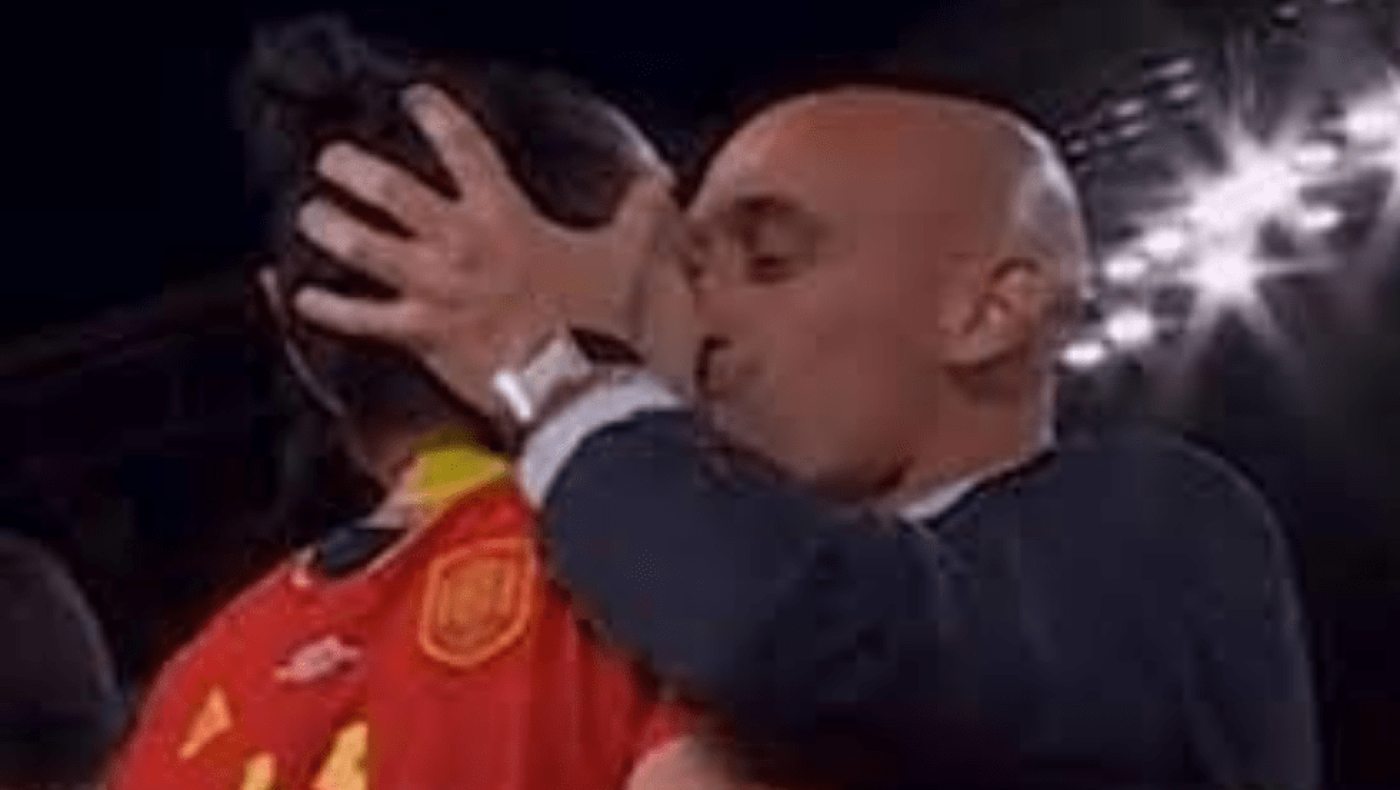 Καταθέτουν τρεις διεθνείς Ισπανίδες για το επίμαχο φιλί του Ρουμπιάλες στην Ερμόσο