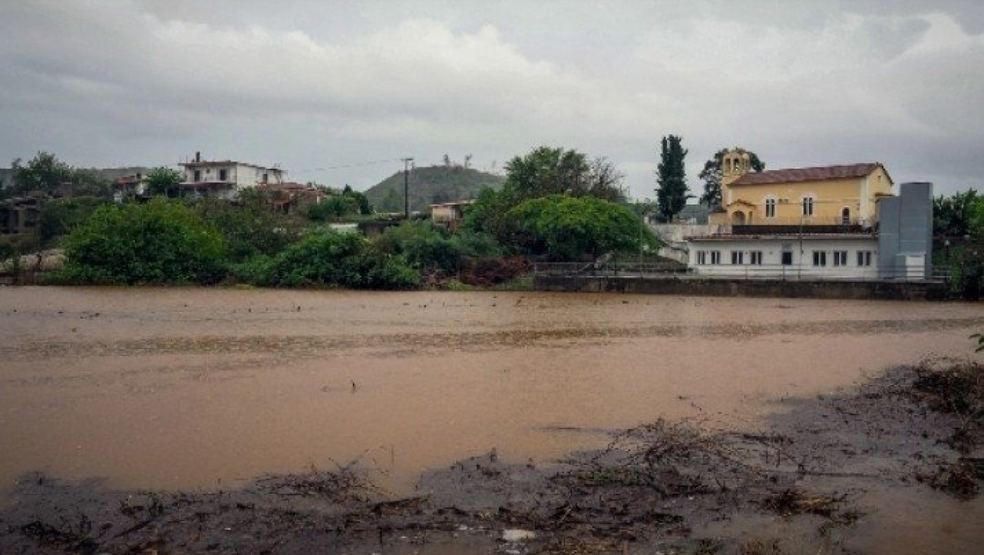 Εύβοια: Παρασύρθηκε ολόκληρο σπίτι από την κακοκαιρία! (vid)