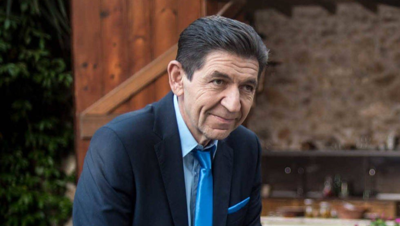 Ο Σκιαδαρέσης δίπλα στην Τούμπα, φορά φανέλα με το πρώτο σήμα του ΠΑΟΚ!