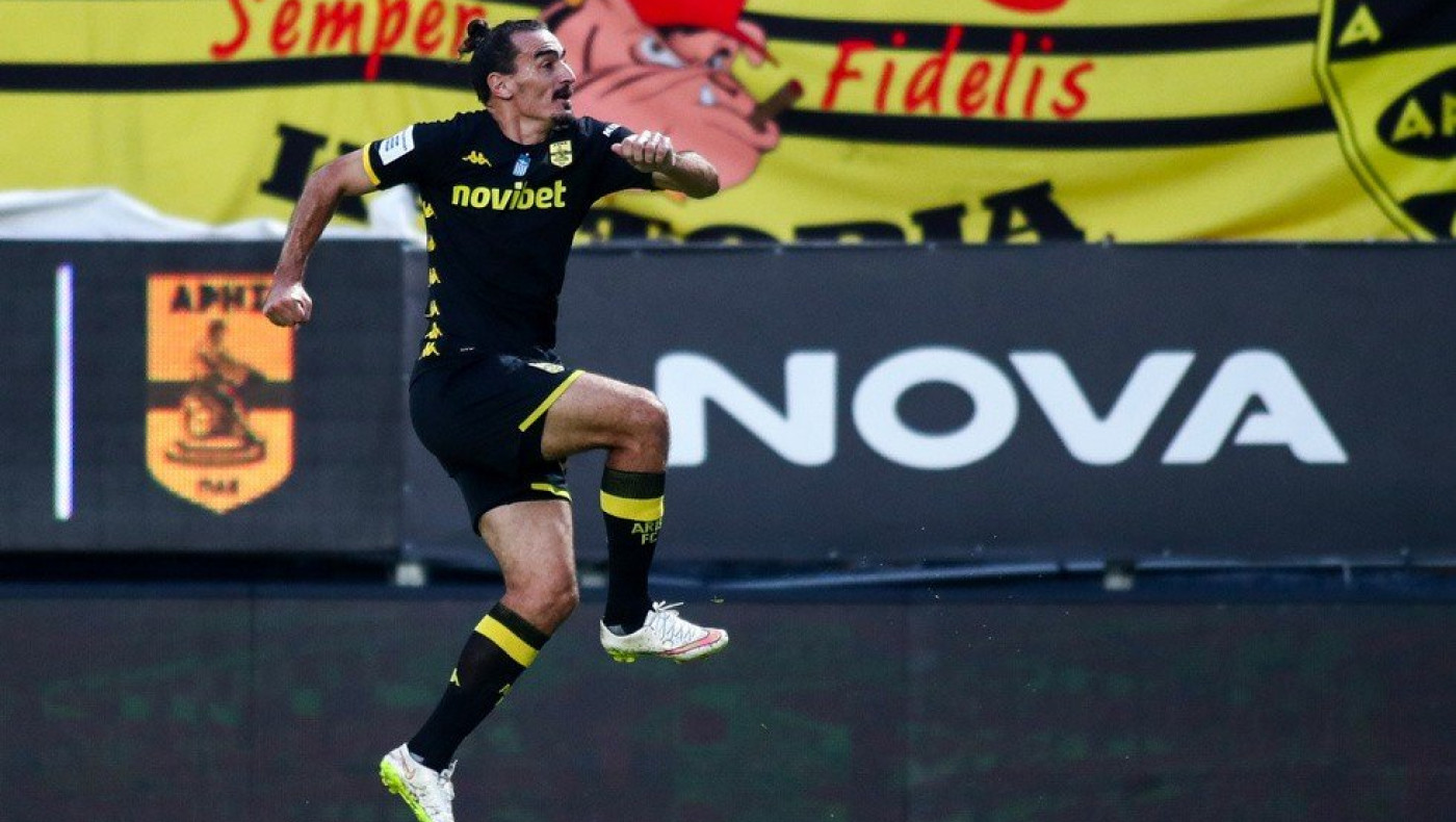 Ο Λάζαρος αυτοτρολάρεται για την ηλικία και το γκολ του