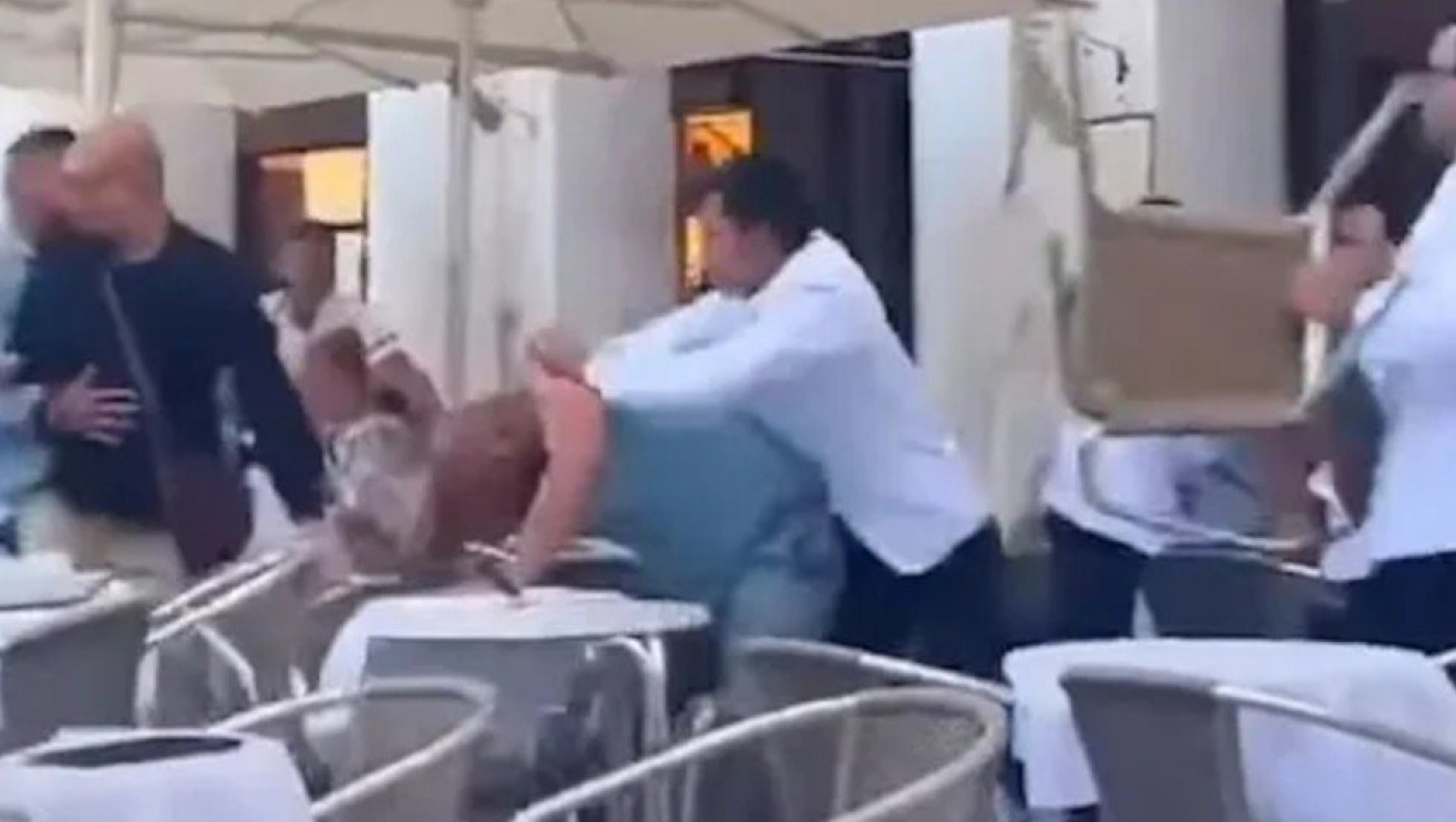 Χάος σε εστιατόριο: Σπρωξίματα, γροθιές και καρέκλες ανάμεσα σε σερβιτόρους και τουρίστες