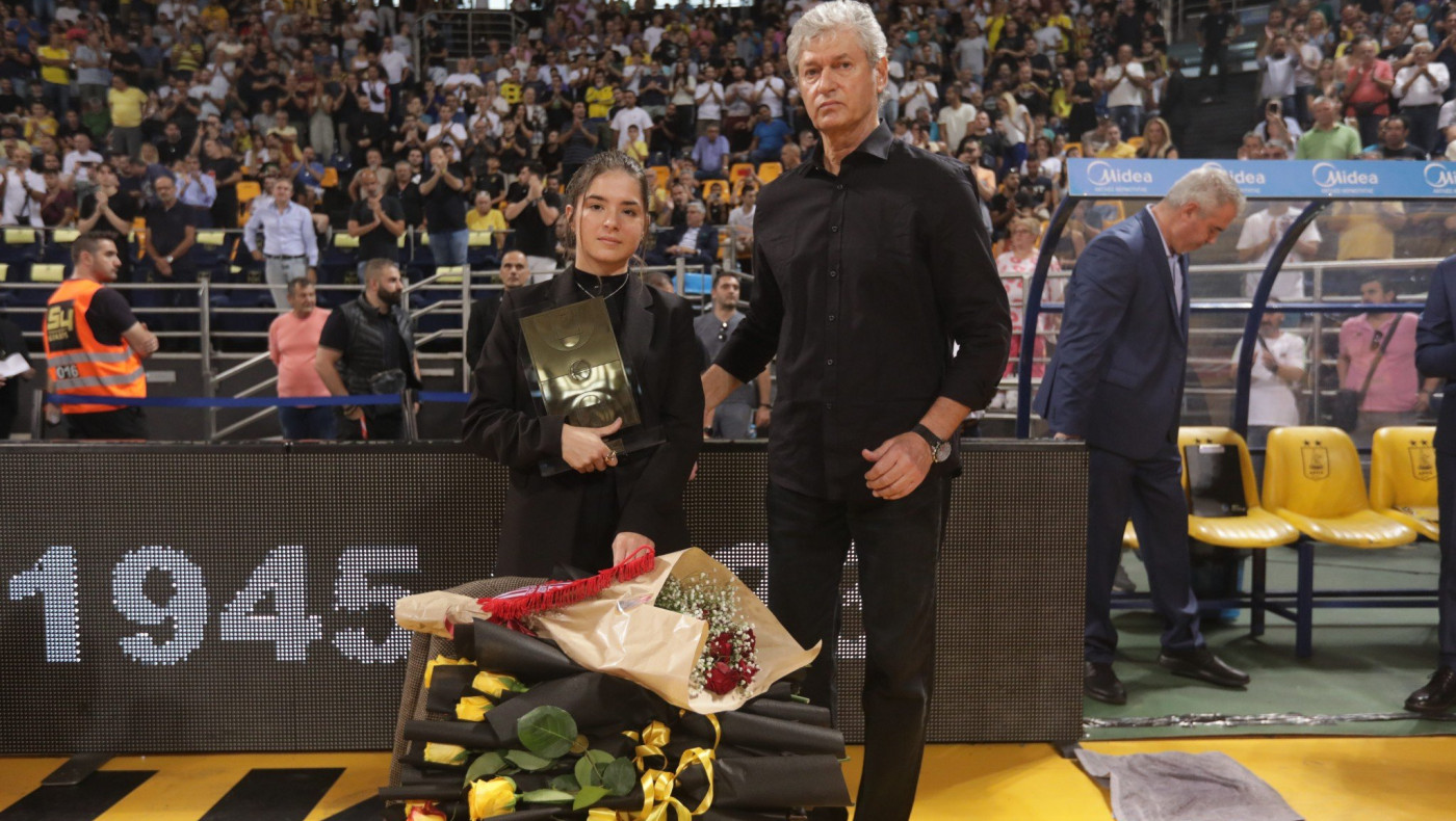 Συγκίνηση για τον Ιωαννίδη στο «Παλέ», παρούσα η κόρη του