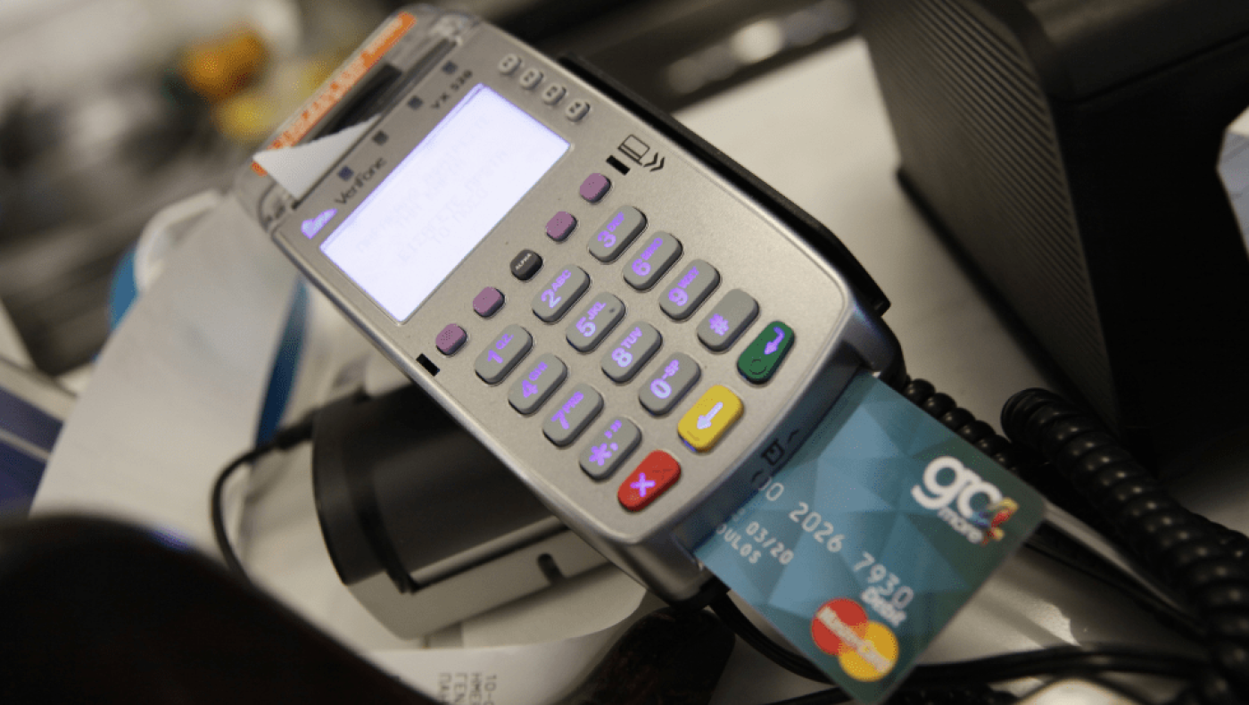 Ελλάδα: Σε ταξί , περίπτερα και άλλα 11 επαγγέλματα υποχρεωτικό το POS