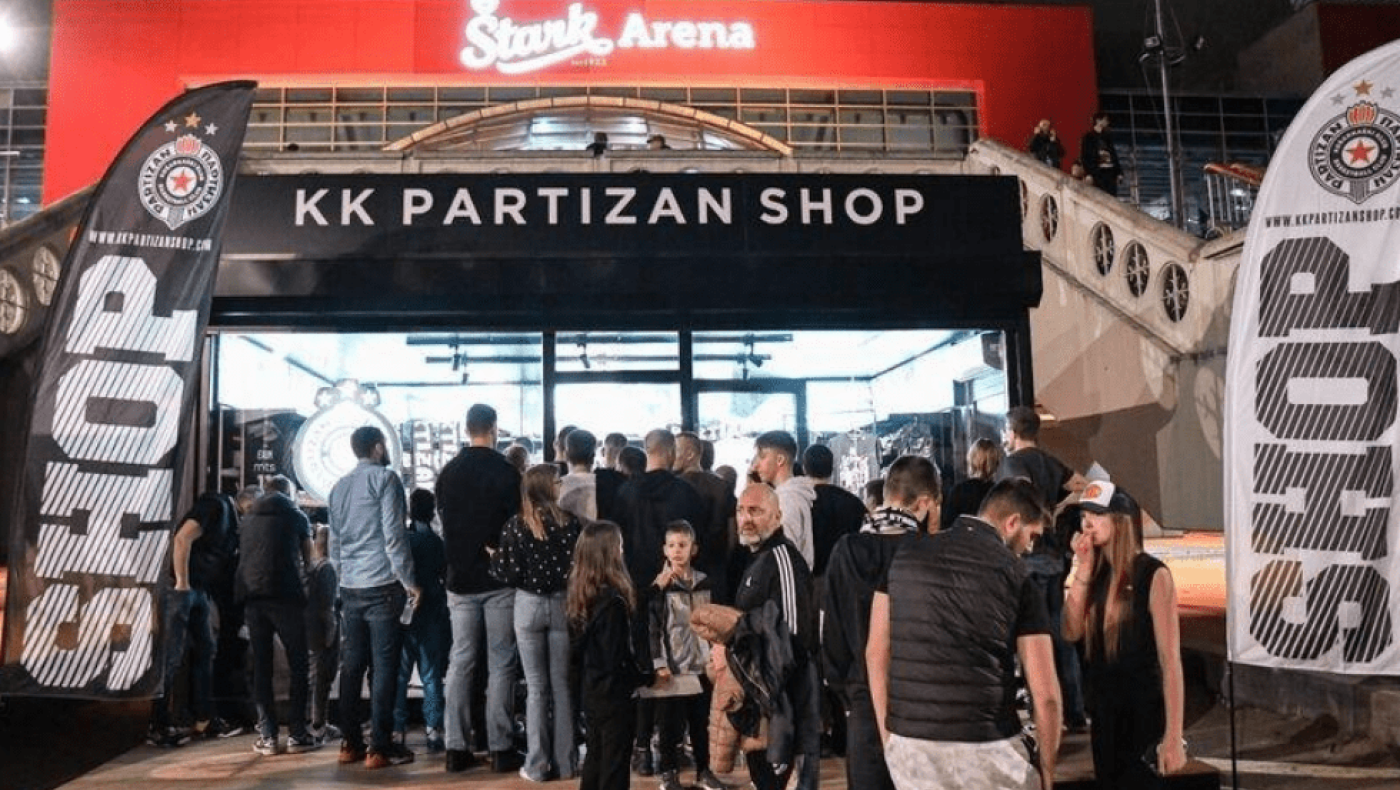 Η Παρτιζάν διαφημίζει τη μπουτίκ της με σύνθημα... ΠΑΟΚ!