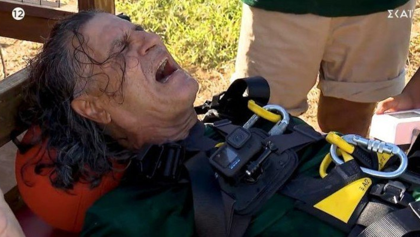 Τραυματισμός και φορείο για Βαμβακούλα: «Ζαλίστηκα, γιατρό!»