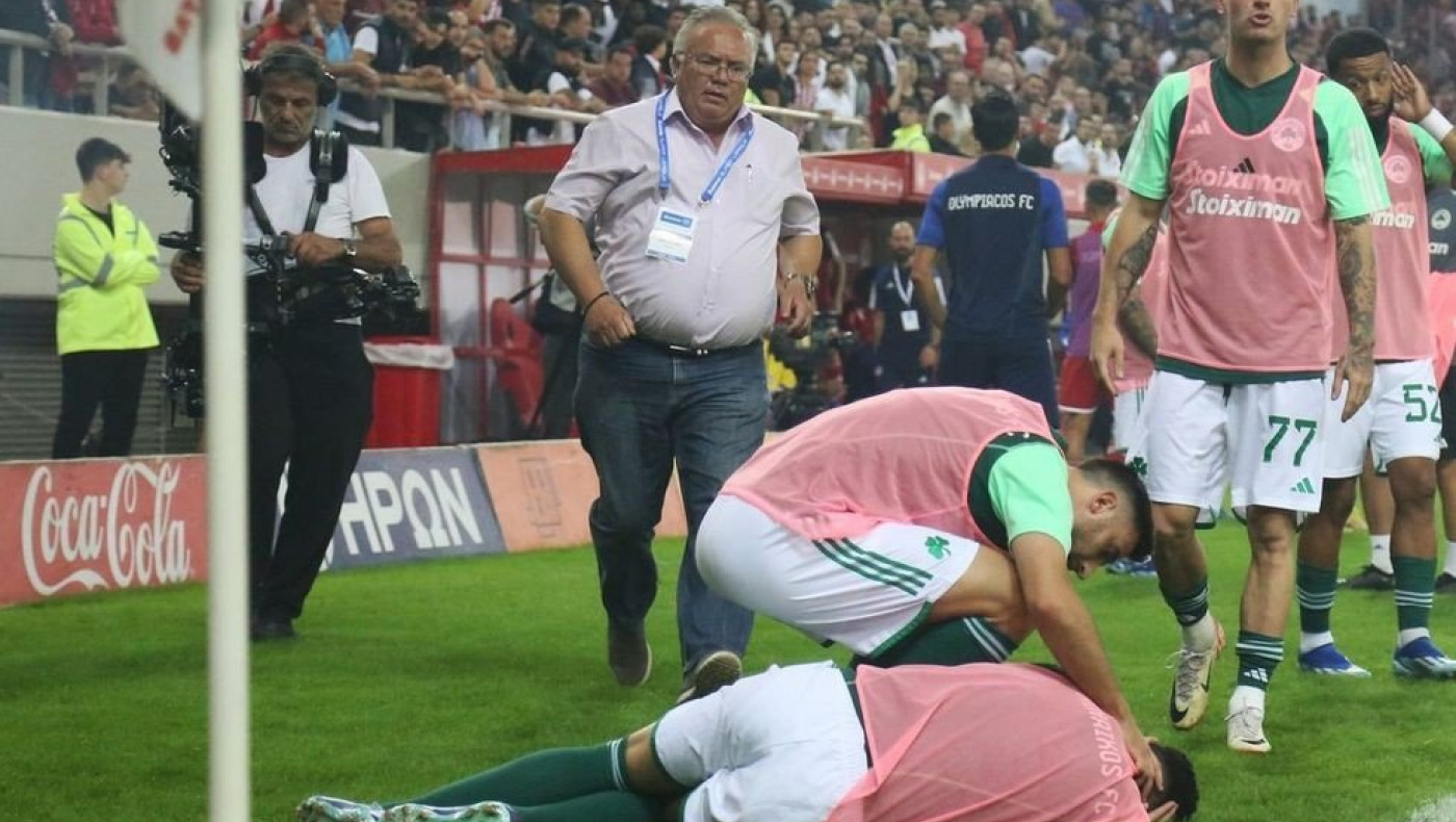 Ολυμπιακός: Θα κινηθεί νομικά κατά του 21χρονου που πέταξε την κροτίδα στο ντέρμπι